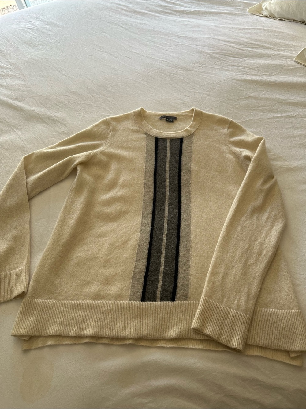 Vince Knit Sweater with Gray and Black Accent size large - Picture 7 of 10